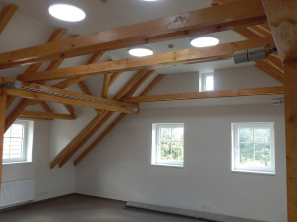 自然光才是建筑空間藝術(shù)的完美表達(dá)——Zvole多功能建筑